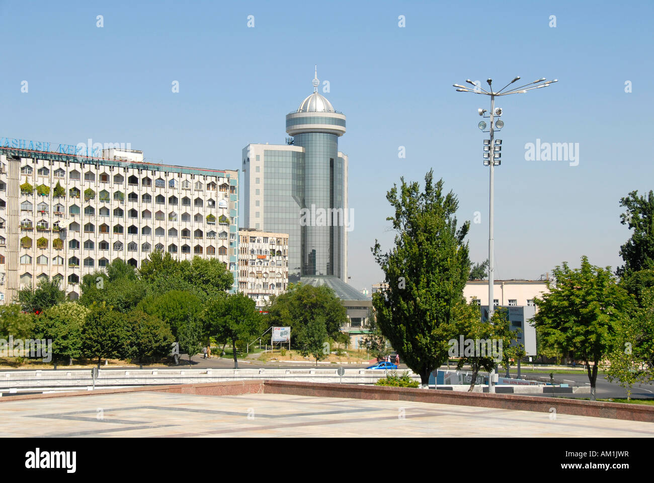 Socalistic e moderni edifici presso il luogo di amicizia tra le nazioni a Tashkent in Uzbekistan Foto Stock