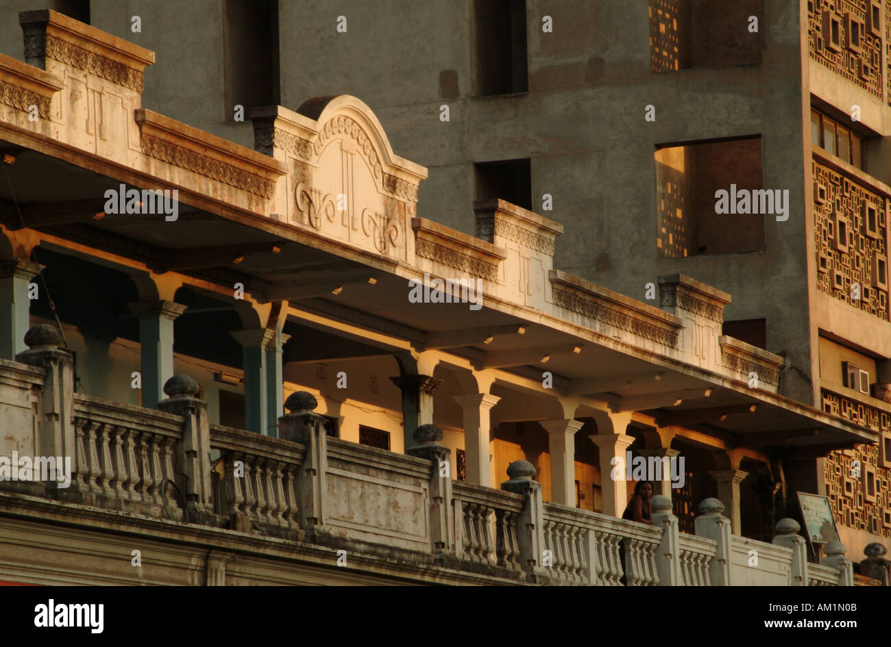 La coloniale e la moderna architettura in Mozambico la capitale Maputo. Foto Stock