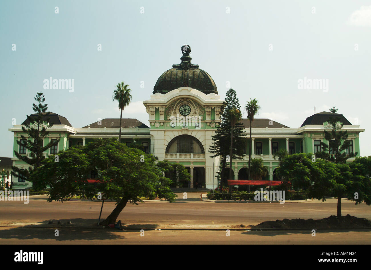 Maputo città della stazione ferroviaria costruito nel 1910 e progettato da Gustav Eiffel. Maputo, Mozambico, Sud Africa Foto Stock