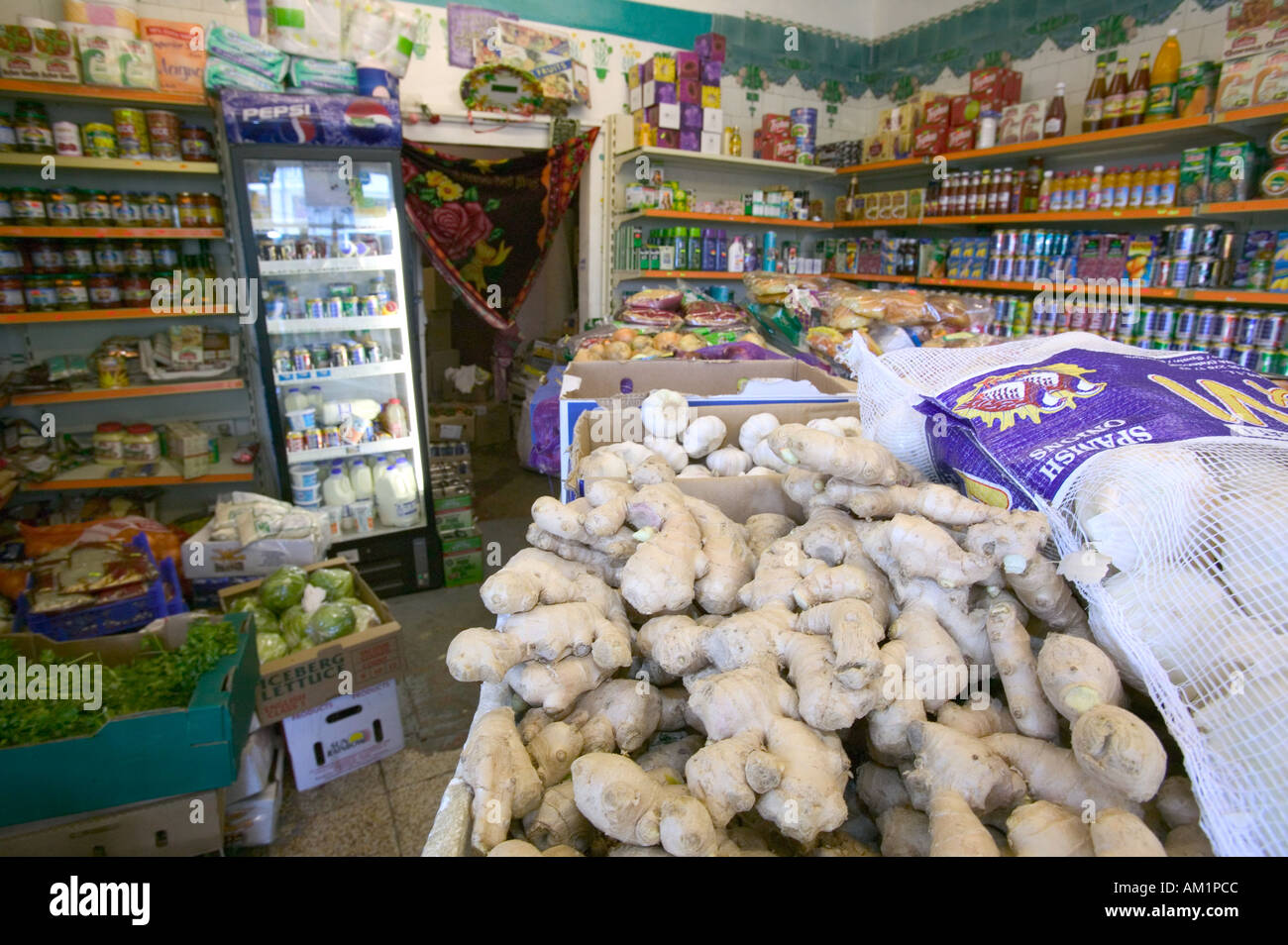 Un negozio pakistano nella zona asiatica di burnley Lancashire Foto Stock
