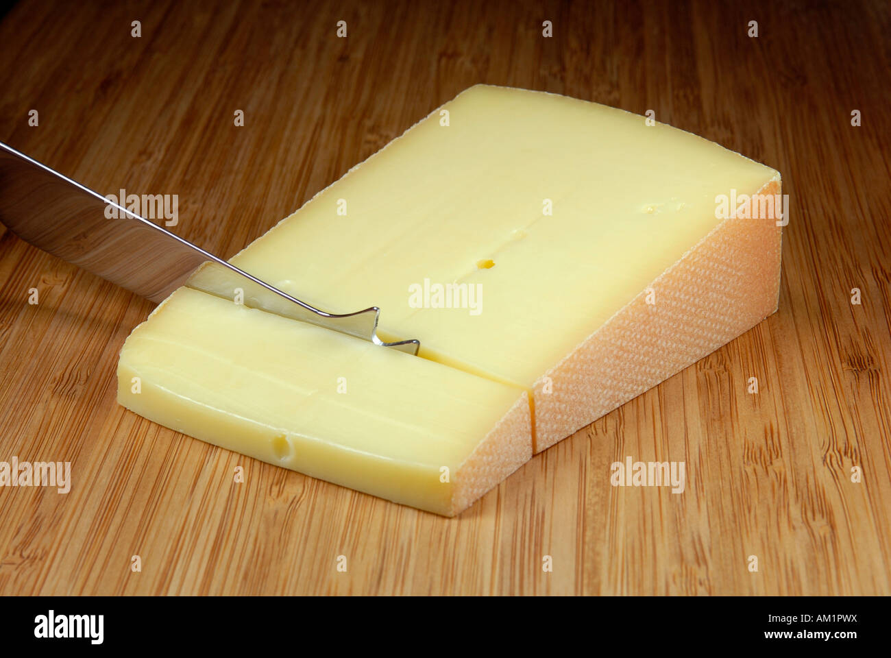 Un pezzo di Svizzera formaggio saentis Foto Stock