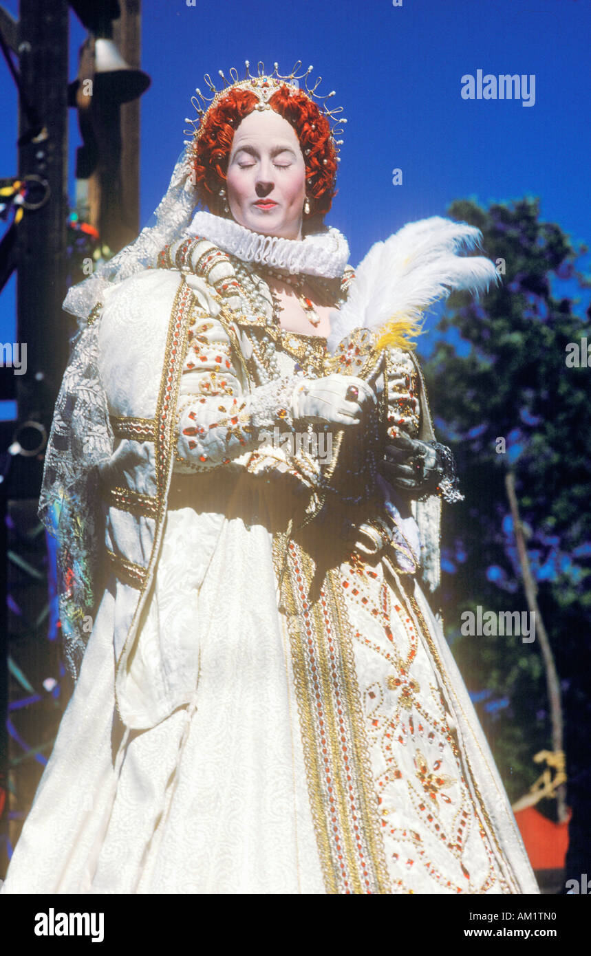 L'attrice vestita come Vergine Regina Elisabetta al Renaissance Faire Agoura California Foto Stock