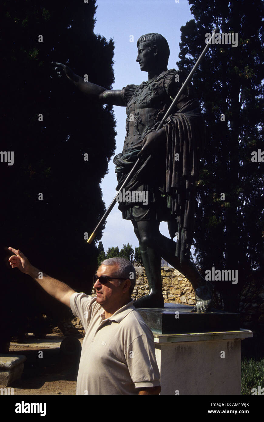 Caesar Augustus statua a mura romane Tarragona Catalogna Spagna Foto Stock