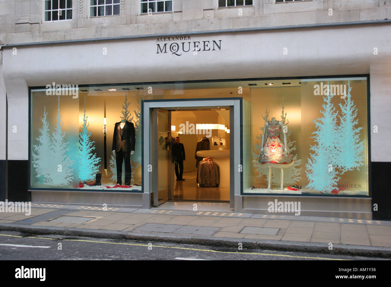 Alexander mcqueen shop frontage in Londra bond street xmas natale Foto Stock