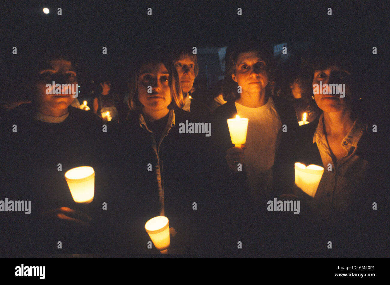 Le donne con le candele le donne per la cessazione della guerra bosniaca Foto Stock
