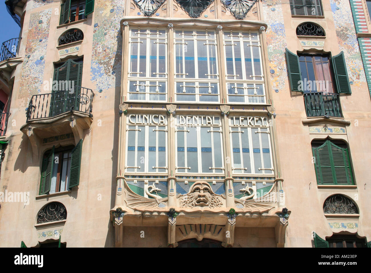 Edificio in stile Art Nouveau nel centro storico della città vecchia di Palma, Mallorca, Spagna Foto Stock