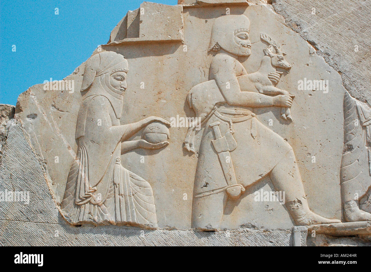 Schiavi e soldati che portano doni per il persiano imperatore nel palazzo Dario scale PERSEPOLIS Iran Foto Stock