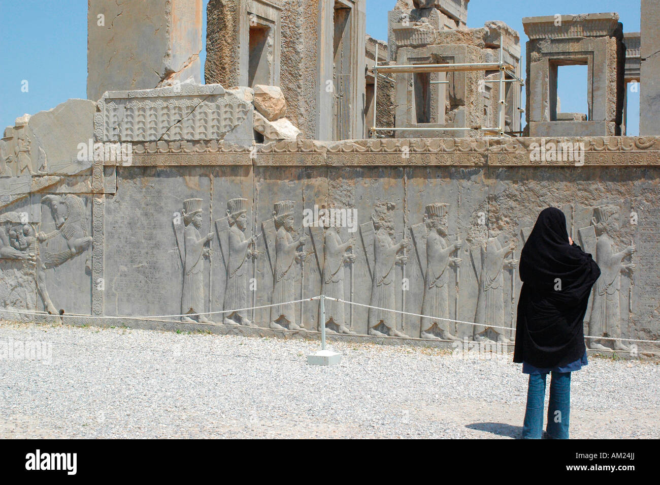 Gli immortali guerrieri persiani refliefs nel palazzo Dario PERSEPOLIS Iran Foto Stock