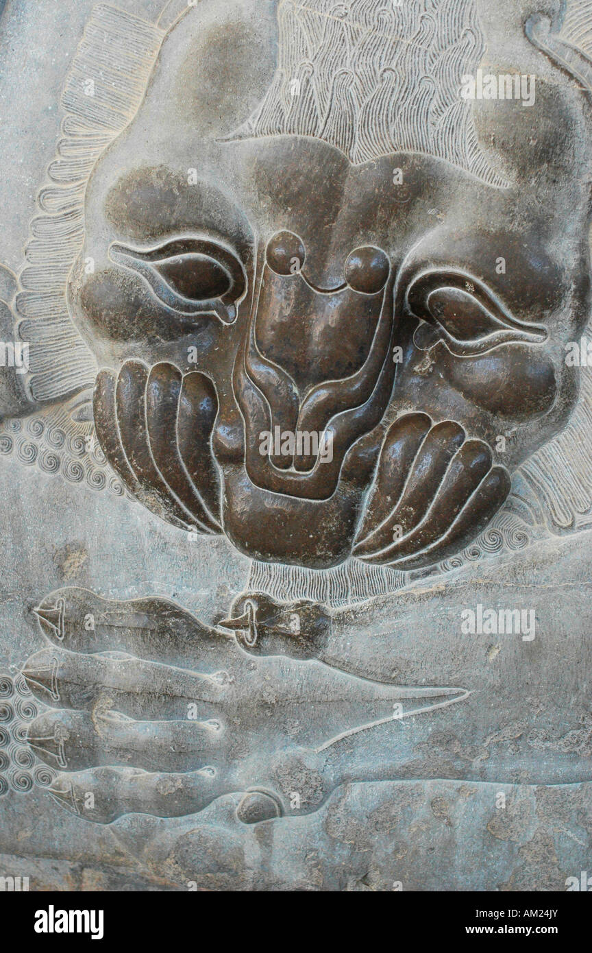 Angra Mainyu lion uccide il toro primordiale nella sala dell'udienza al palazzo Xerxes PERSEPOLIS Iran Foto Stock