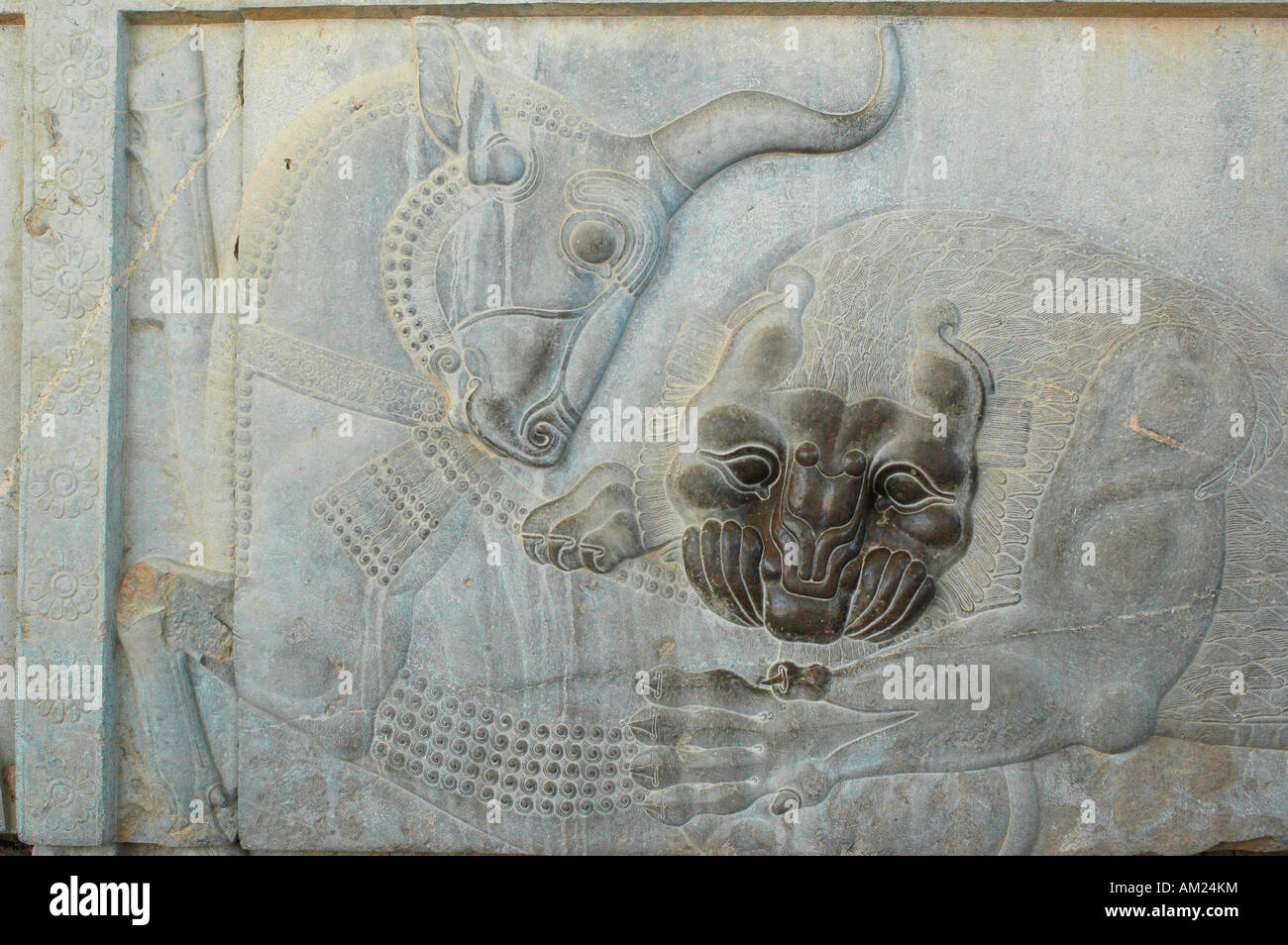 Angra Mainyu lion uccide il toro primordiale nella sala dell'udienza al palazzo Xerxes PERSEPOLIS Iran Foto Stock
