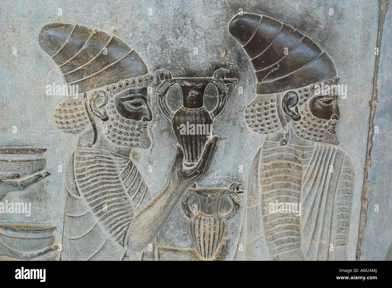Schiavi e soldati che portano doni per il persiano Imperatore nel Palazzo Xerxes PERSEPOLIS Iran Foto Stock
