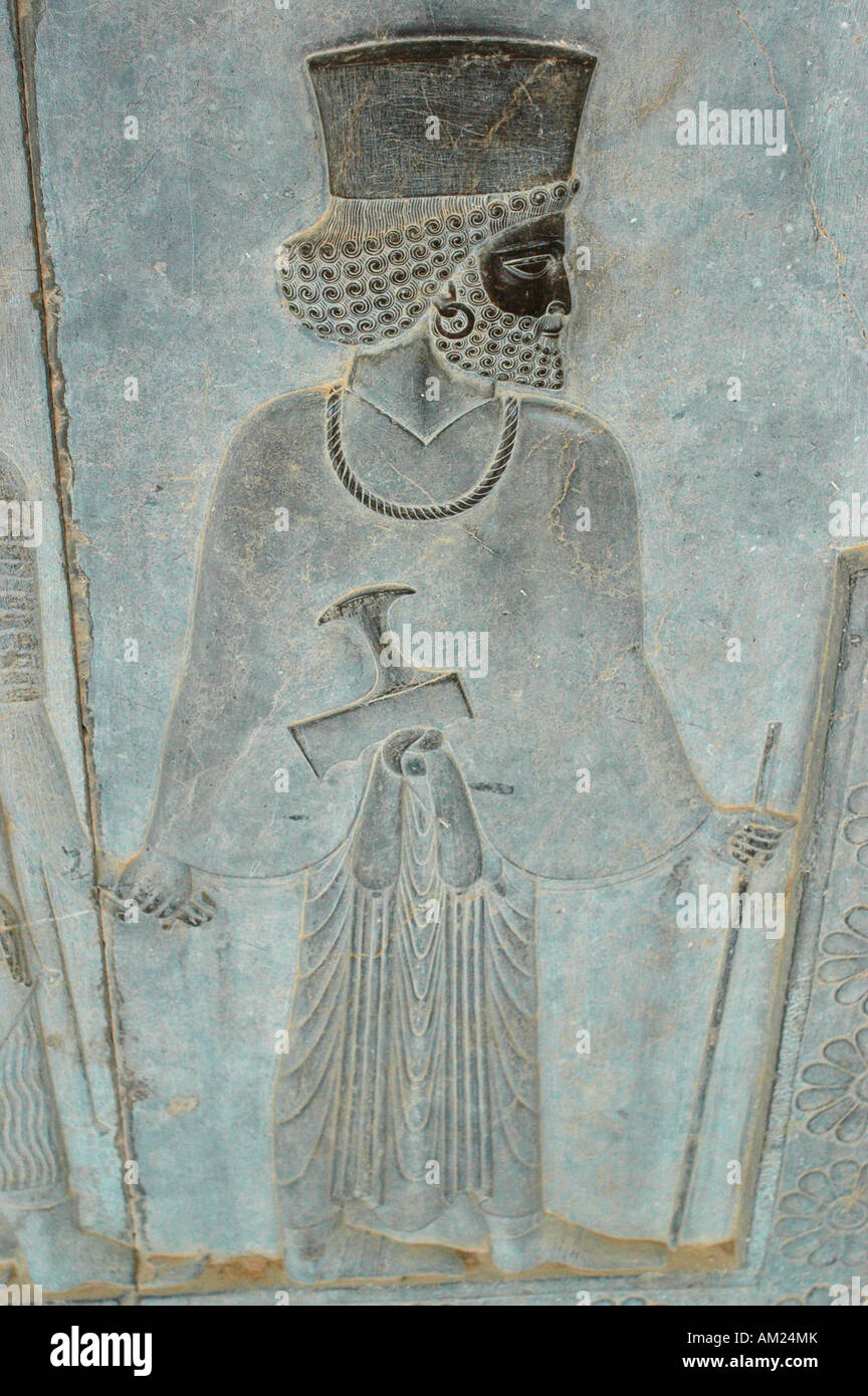 Guerriero persiano di rilievo nel palazzo Xerxes PERSEPOLIS Iran Foto Stock