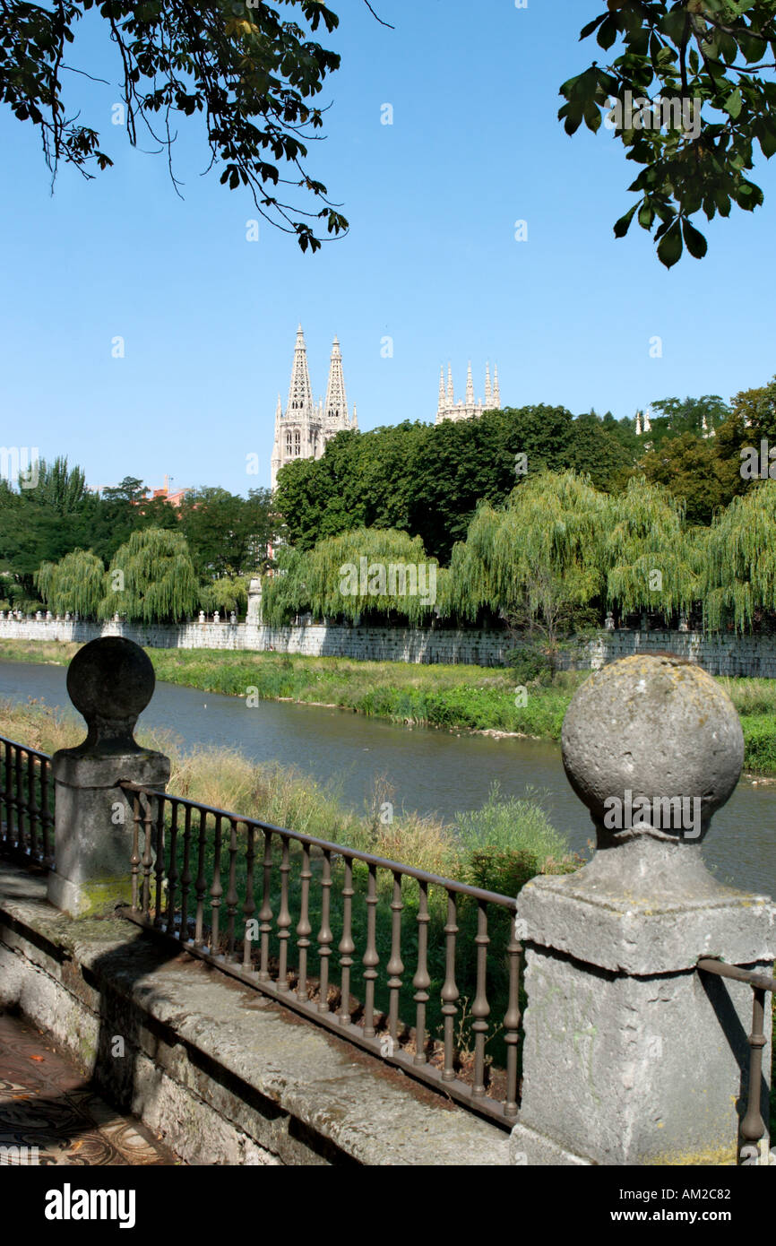 Fiume Arlanzon e la Cattedrale di Burgos, Castilla y Leon, Spagna Foto Stock