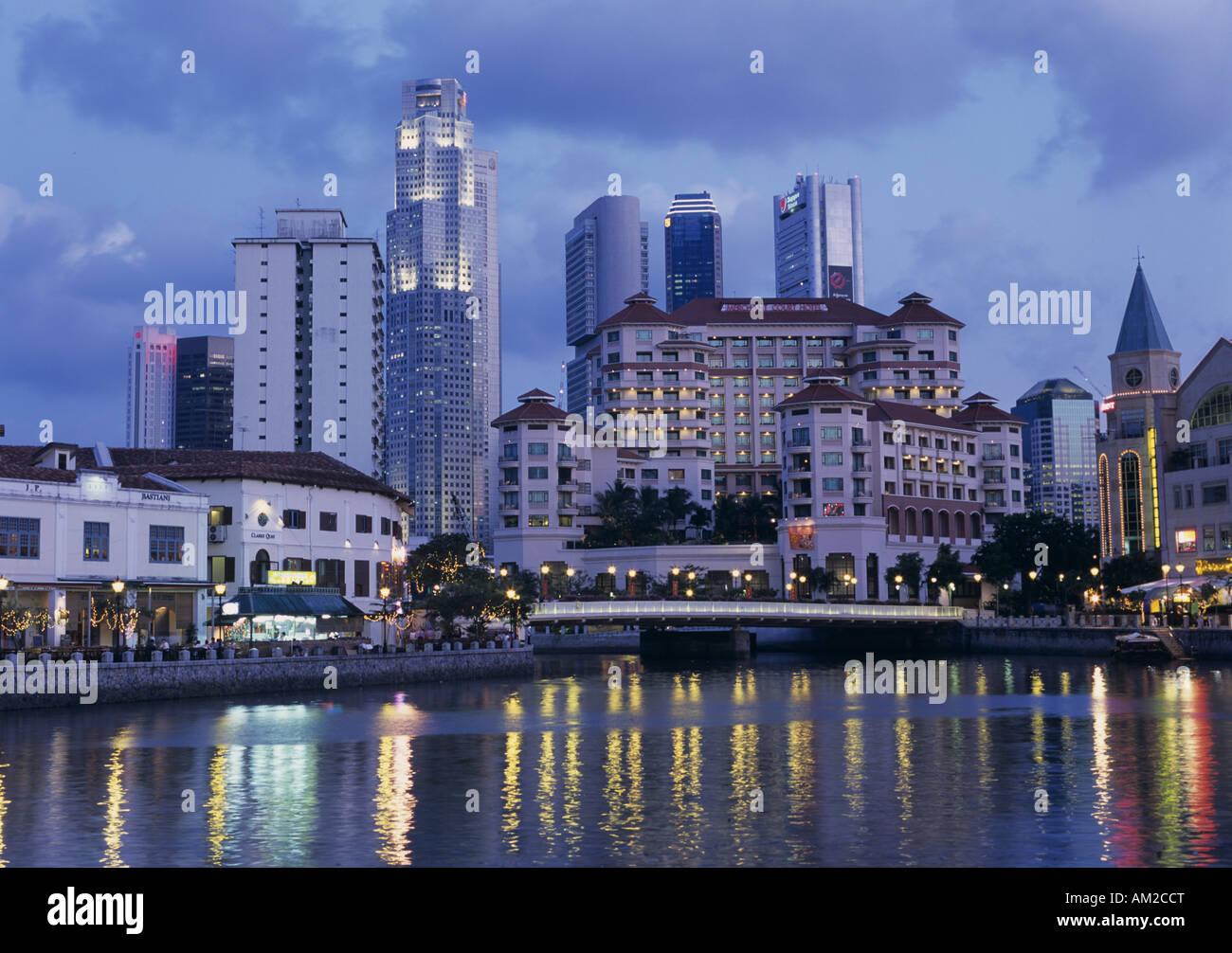 Geografia / viaggi, Singapore, Singapore città, viste sulla città / cityscapes, Clark Quai con skyline, Additional-Rights-Clearance-Info-Not-Available Foto Stock