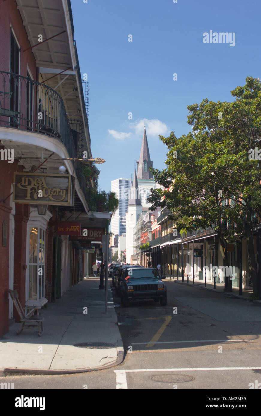 In downtown New Orleans visto alla fine di Chartres Street nel Quartiere Francese di New Orleans Louisana USA Foto Stock
