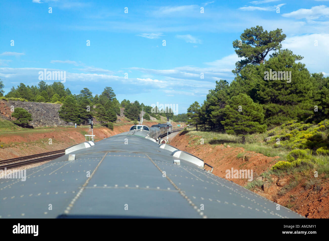 Tetto di Vetture a cupola su un treno passeggeri che viaggiano attraverso Arizona Foto Stock