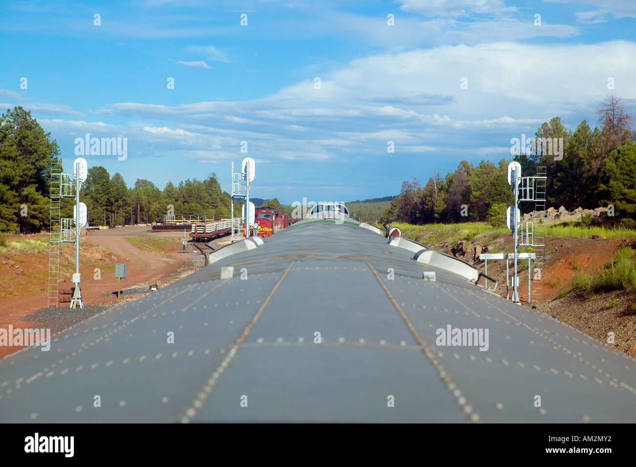 Tetto di Vetture a cupola su un treno passeggeri che viaggiano attraverso Arizona Foto Stock