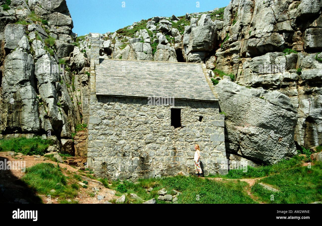 St Govan s cappella di St Govan s in testa il Pembrokeshire Parco Nazionale di Pembrokeshire Foto Stock