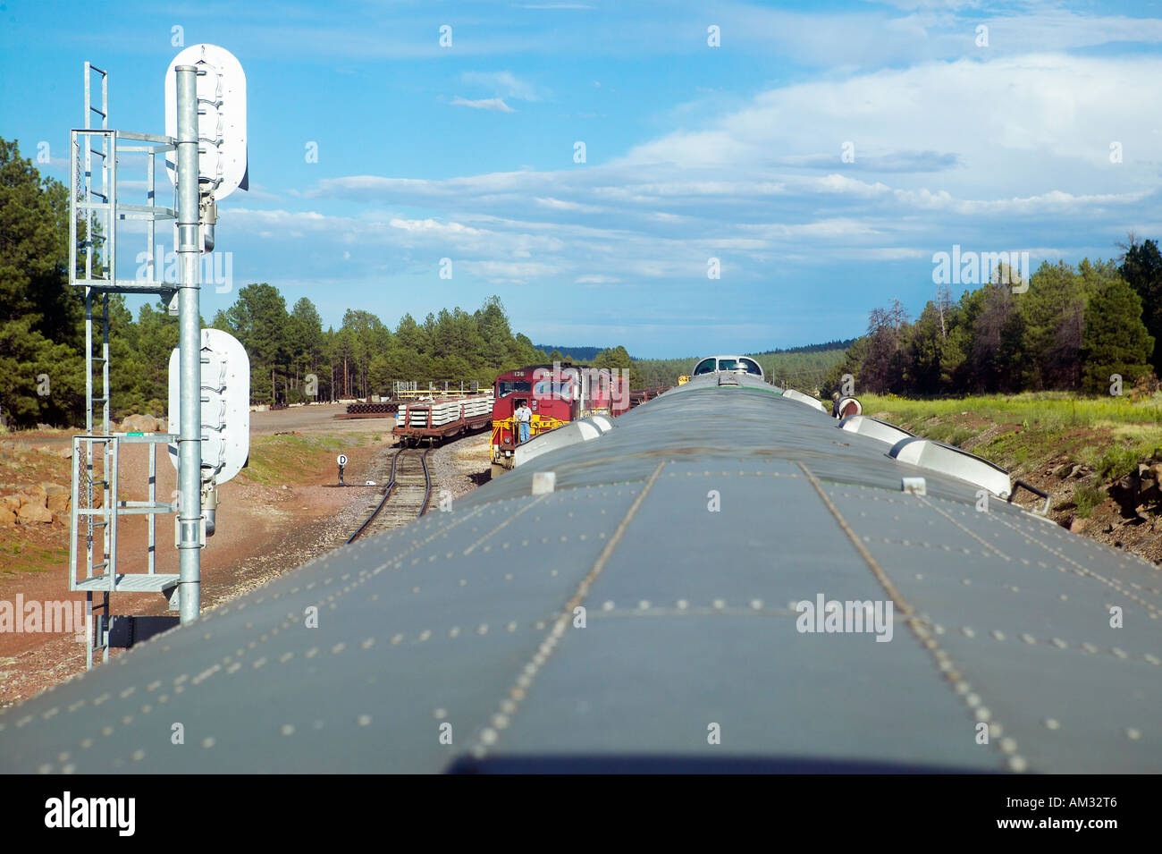 Tetto di Vetture a cupola su un treno passeggeri che viaggiano attraverso Arizona Foto Stock