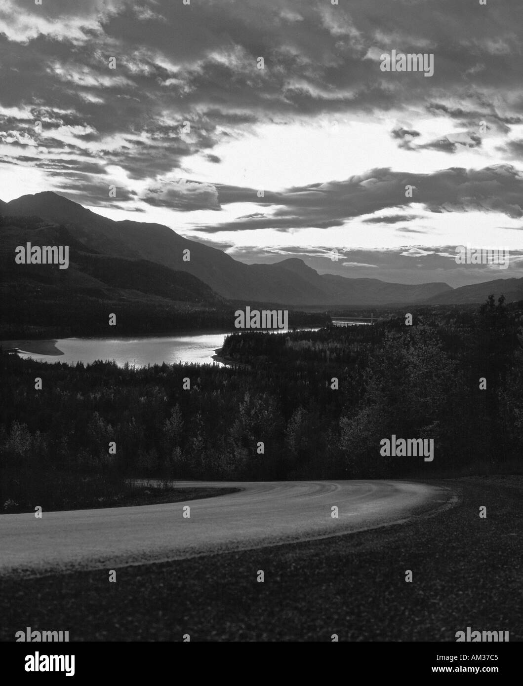 Fiume Liard e Alaska autostrada Fiume Liard della Columbia britannica in Canada Foto Stock