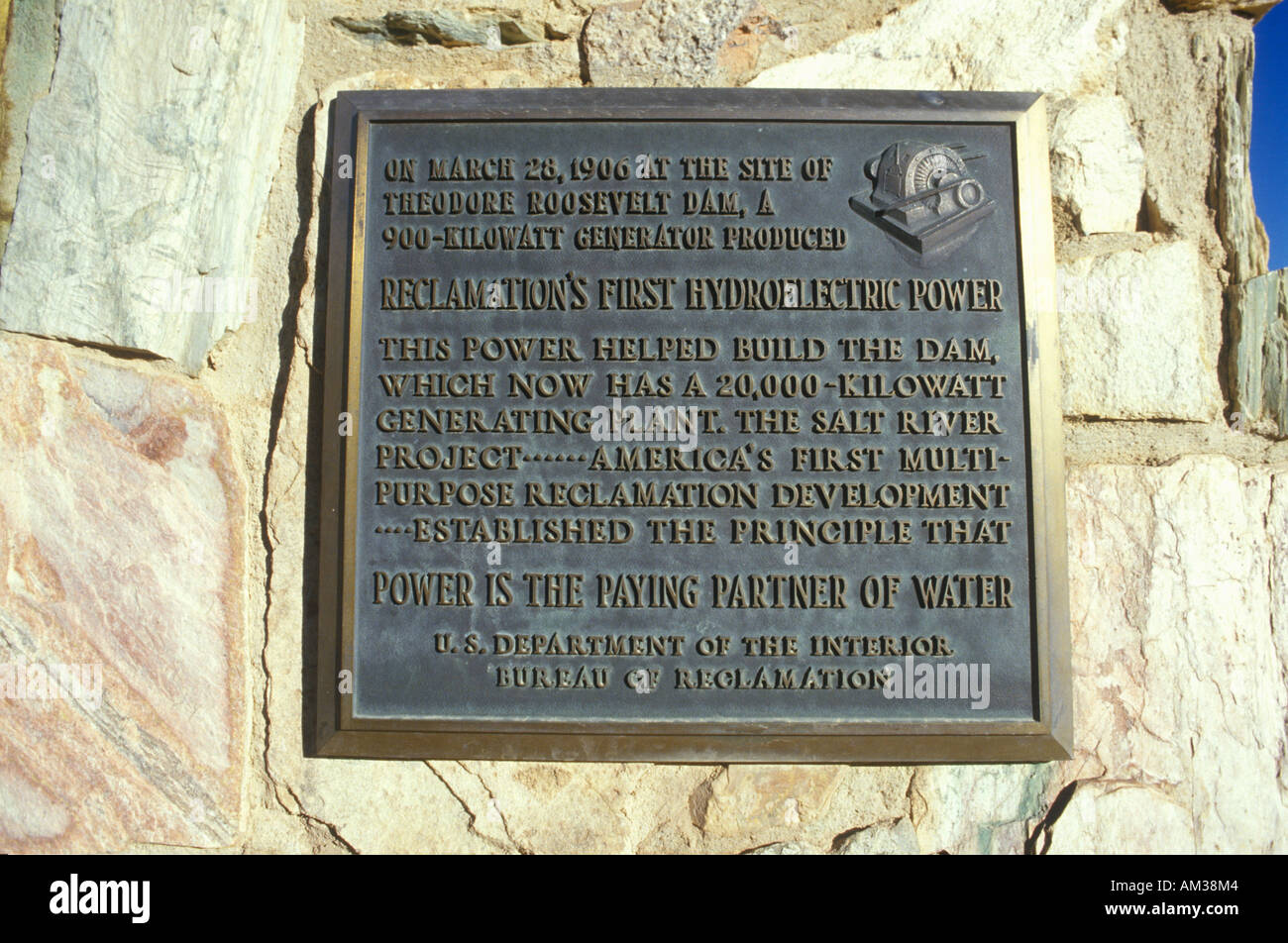 Placca a Theodore Roosevelt diga a Theodore Roosevelt Lago AZ Foto Stock