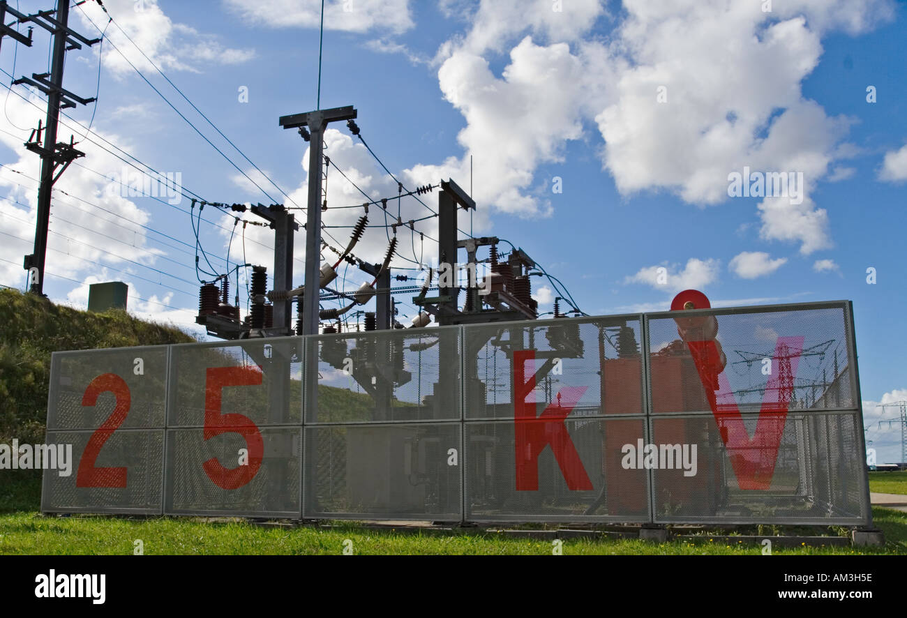 Elettricità stazione secondaria nella rete di distribuzione Foto Stock