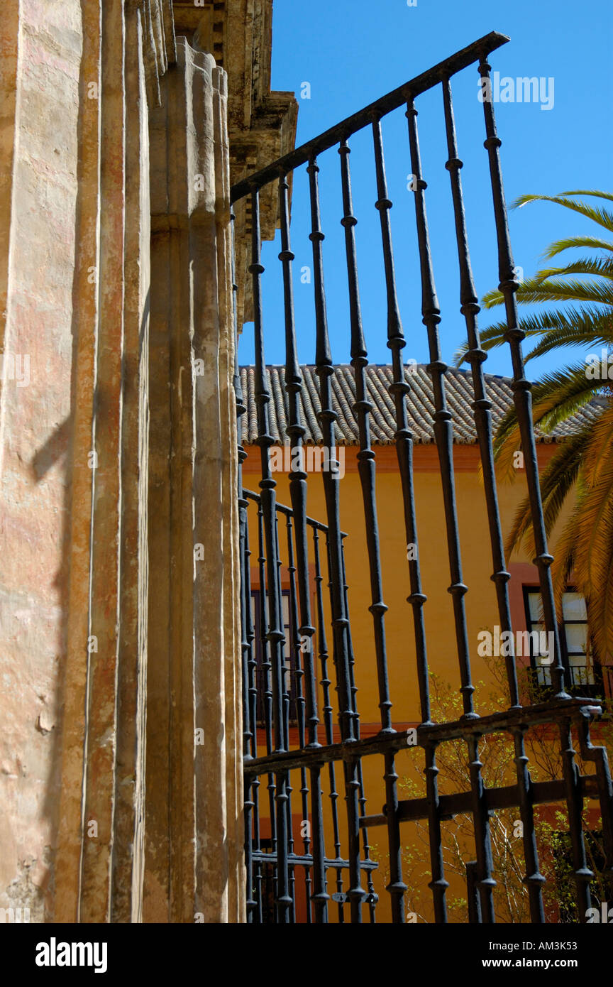 Spagna andalusia siviglia Reales Alcazares giardini in ferro battuto porta Foto Stock