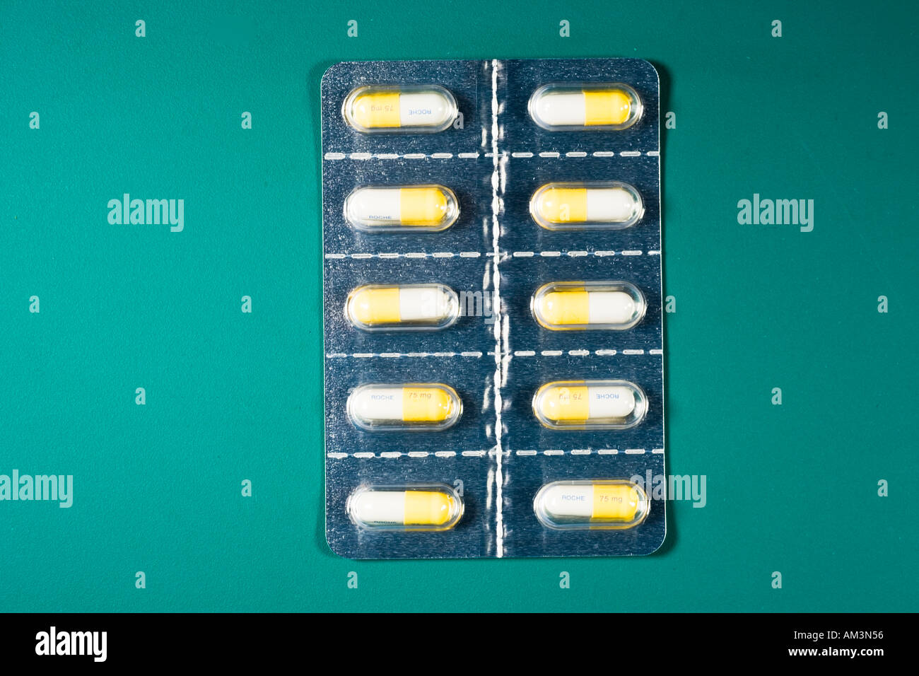 TAMIFLU 75 MG Gelcaps oseltamivir fosfato capsule a dispetto di un world wide penuria il Swiss giganti farmaceutici Roche Foto Stock