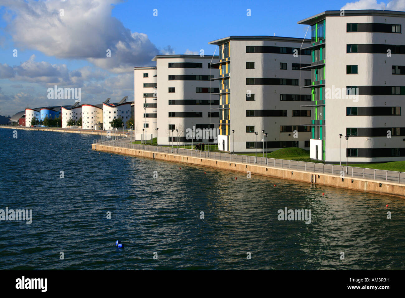 Royal Albert docks university way nuova build Londra Inghilterra Regno unito Gb Foto Stock