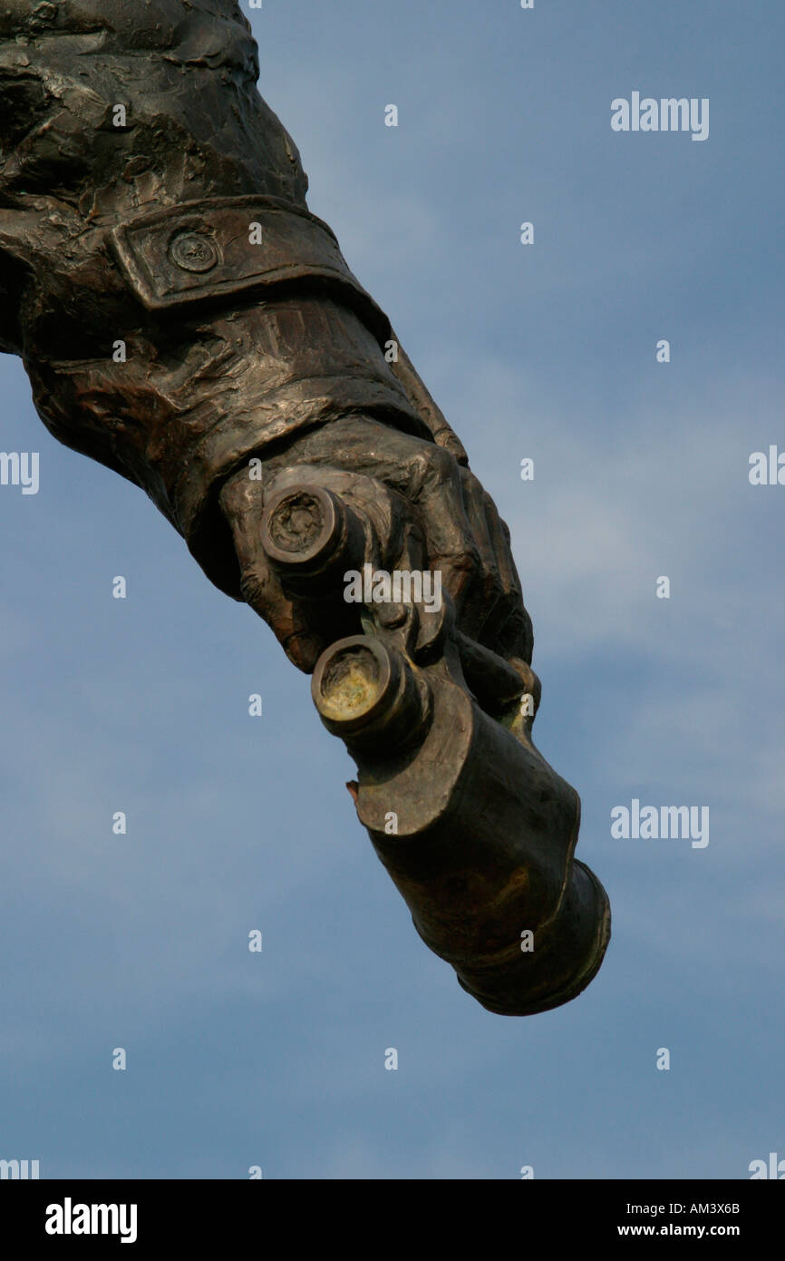 Braccio di David Stirling statua con il binocolo Foto Stock