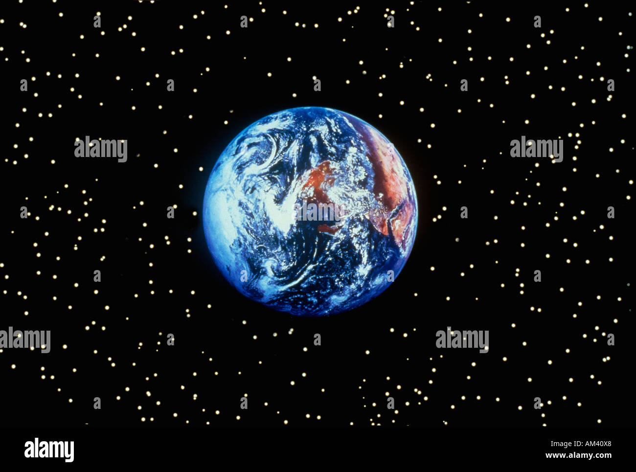 Messa a terra come visto dallo spazio contro uno sfondo stellato Foto Stock