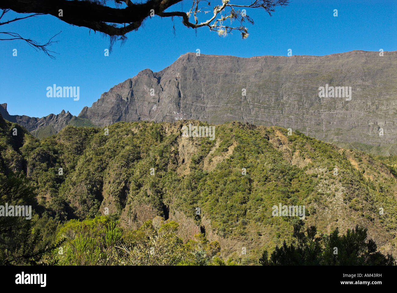 Montagne nella caldera Cirque de Mafate, La Reunion Island, Francia, Africa Foto Stock