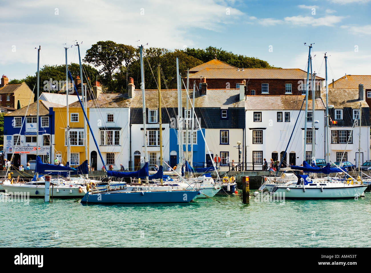 Il Dorset città di Weymouth; porto esterno e case dipinte REGNO UNITO Foto Stock