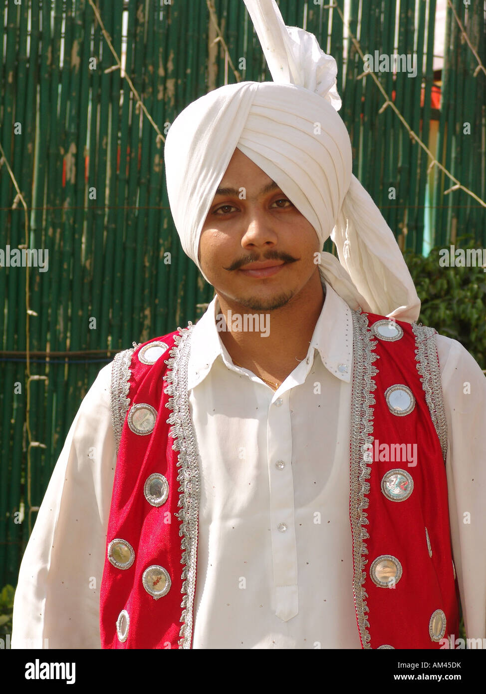 Un giovane ballerino Bhangra dal Punjab, India Foto Stock