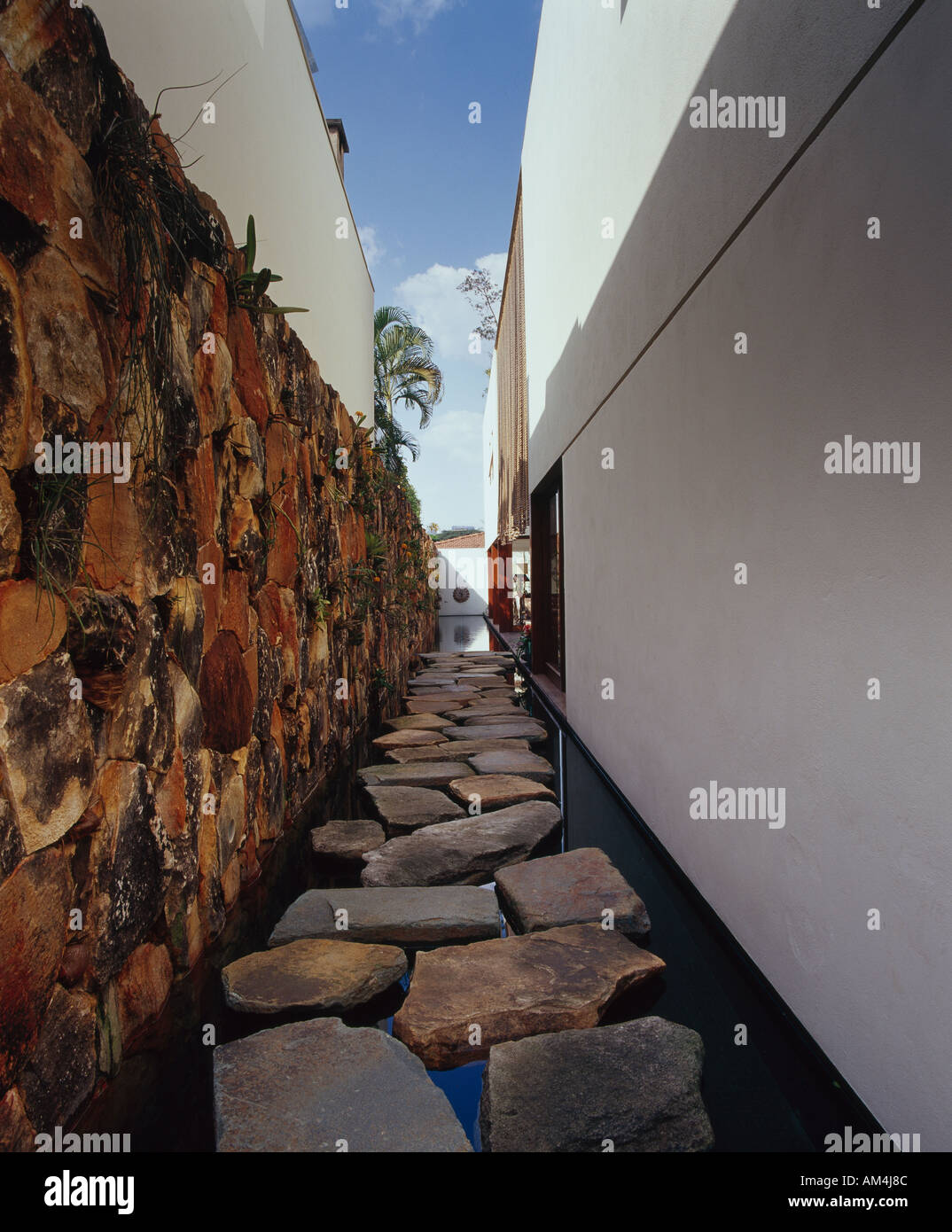 Casa D'Agua, Sao Paulo pietre miliari su acqua Architetto: Isay Weinfeld Foto Stock