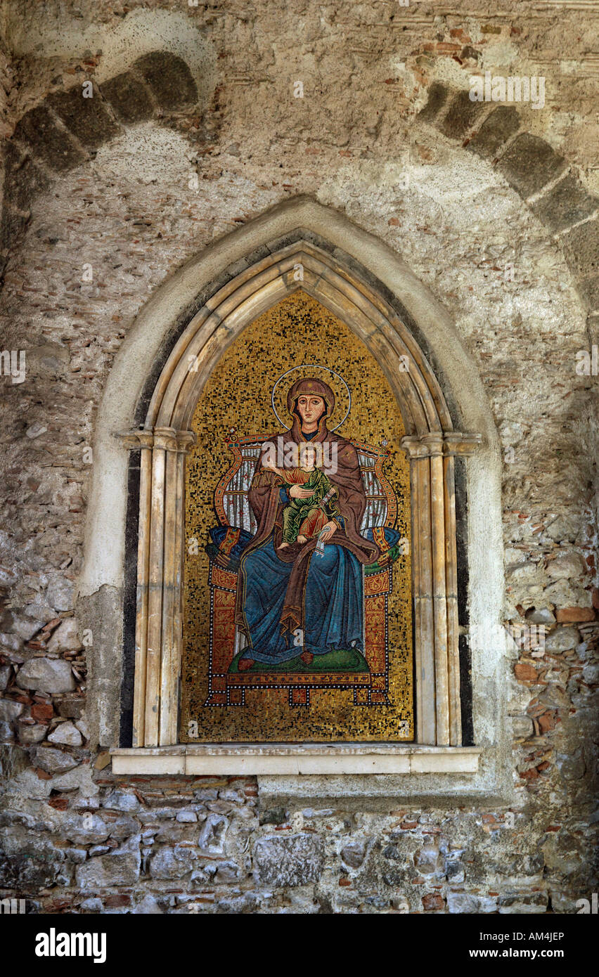 Taormina Sicilia Italia Mosaico della Vergine e il bambino nella chiesa di San Giuseppe Foto Stock