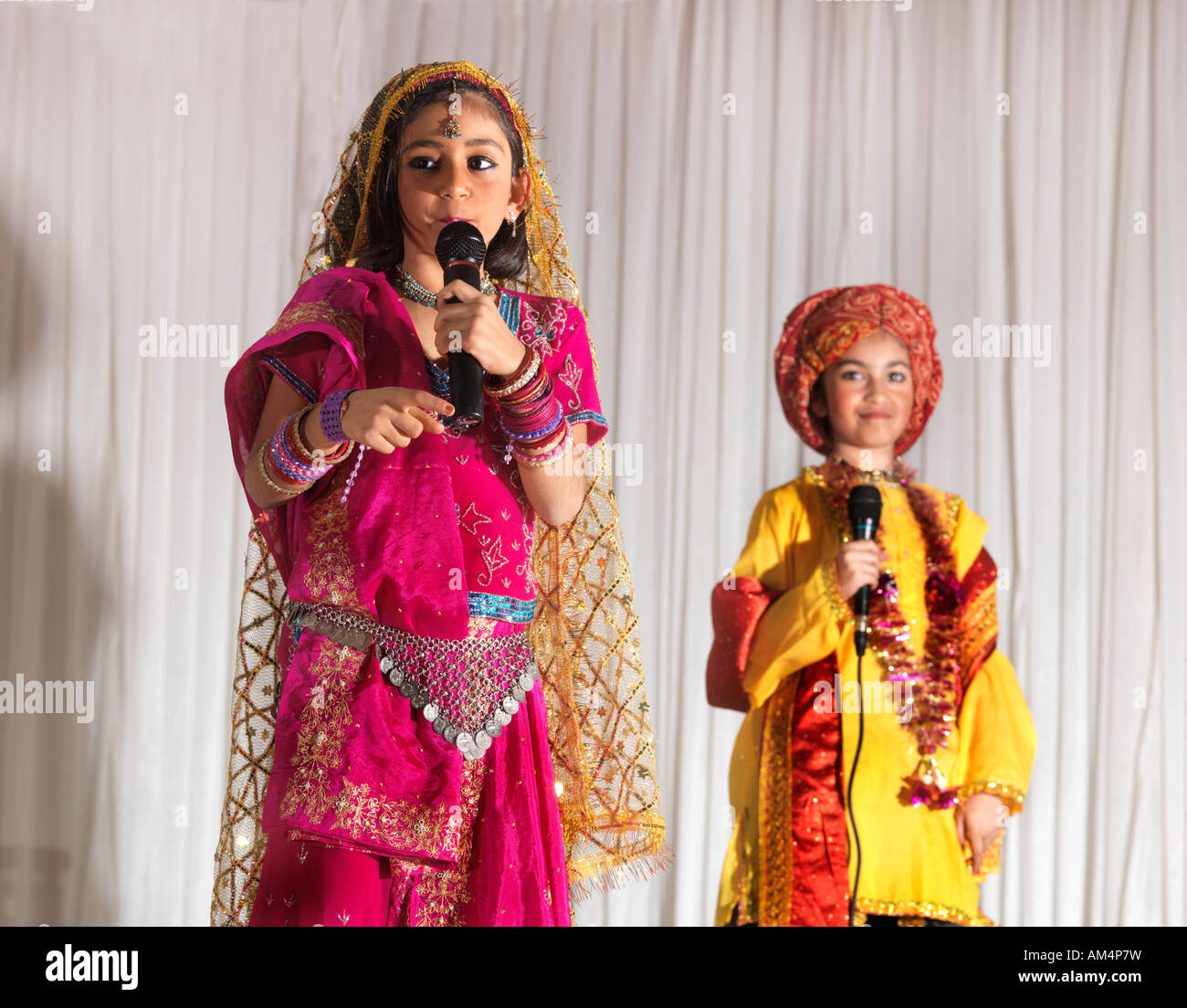 Un 52629 Diwali Riproduci circa Akbar della società indù Londra Foto Stock
