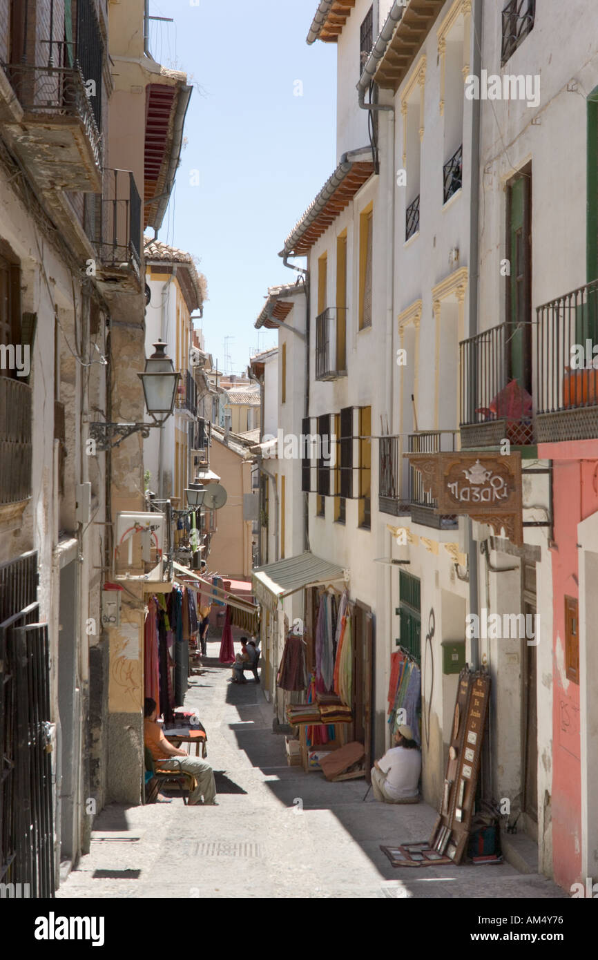 Negozi nella Città Vecchia, il quartiere Albaicin, Granada, Andalusia Foto Stock