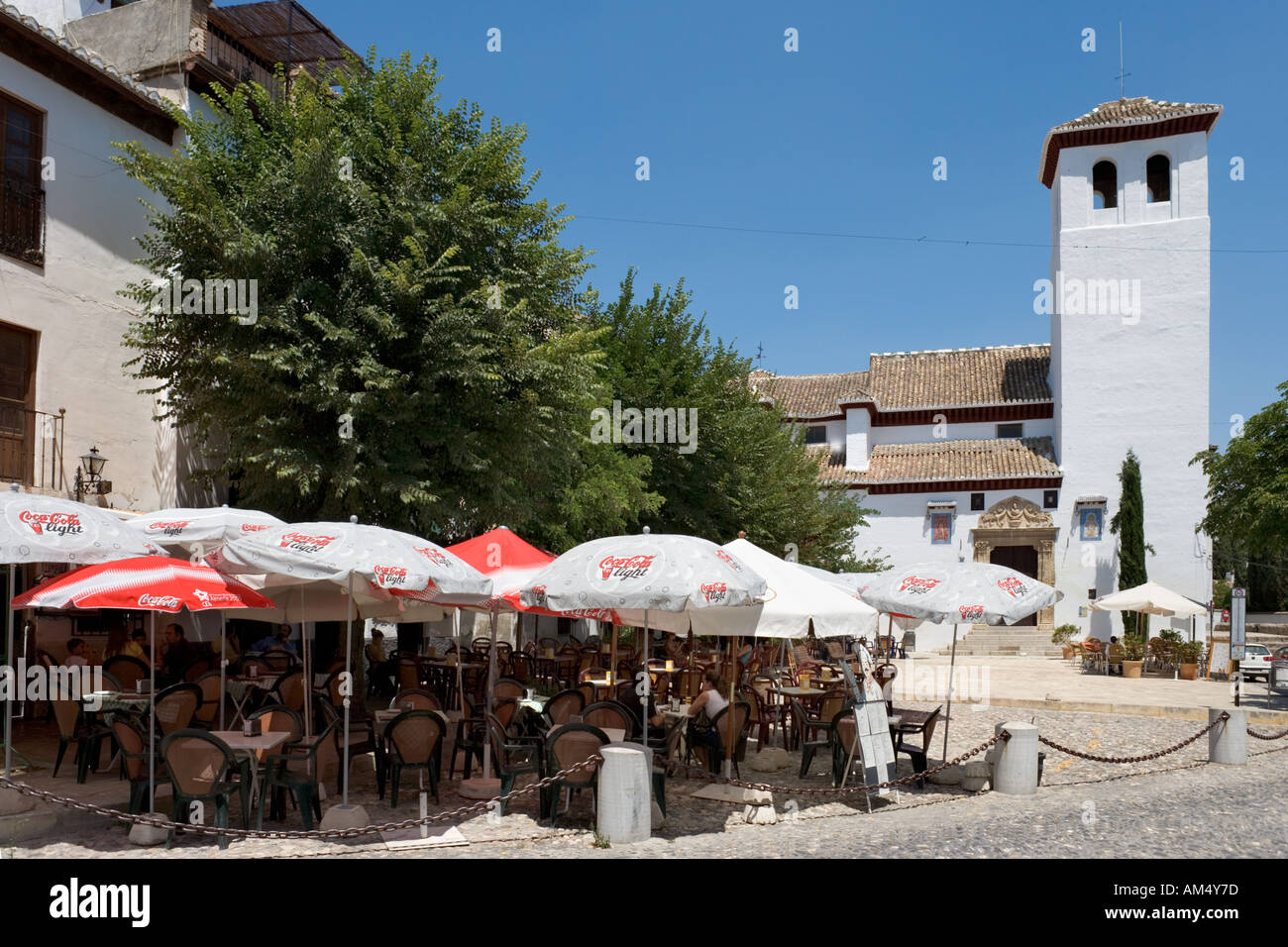 Bar nella Città Vecchia, il quartiere Albaicin, Plaza de San Nicolas, Granada, Andalusia Foto Stock