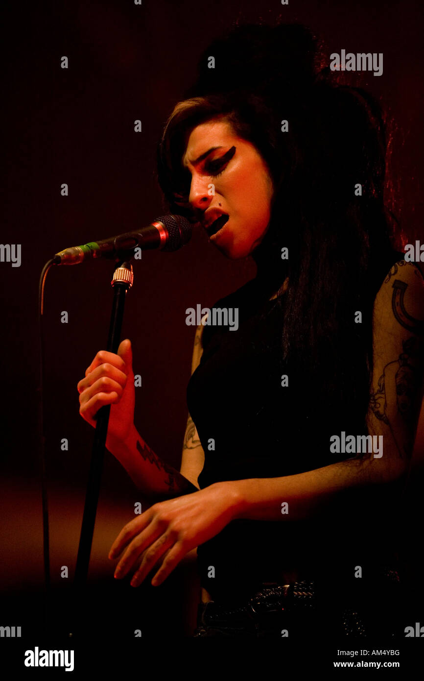 Amy Winehouse performing live Foto Stock