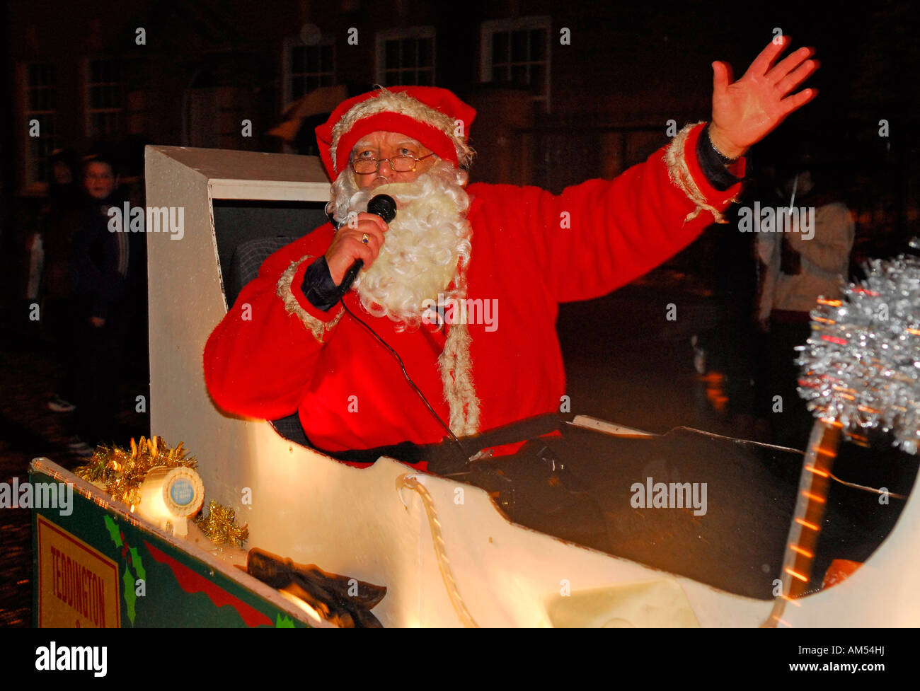 Babbo Natale che frequentano Hampton Hill parata natalizia, ven 30 novembre 2007, UK. Foto Stock