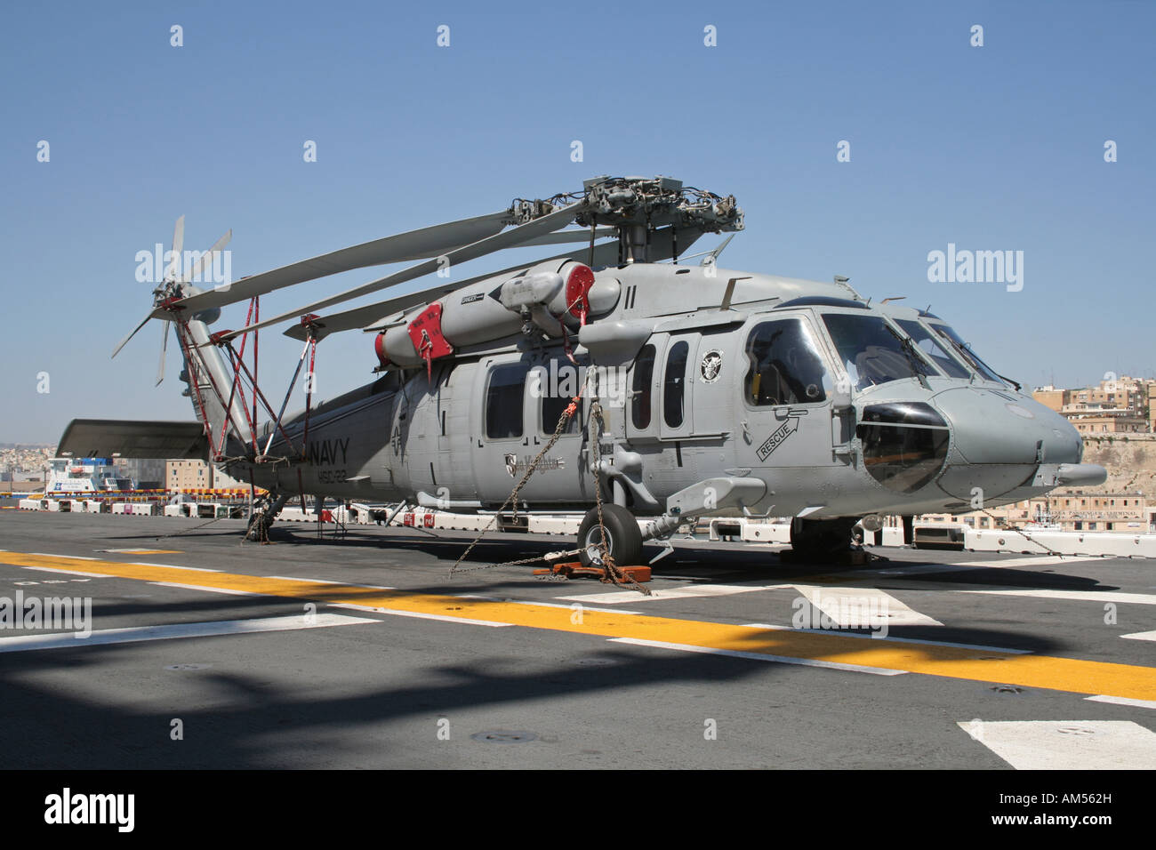 US Navy Sikorsky MH-60S Knighthawk elicottero sul bordo dell'assalto anfibio nave USS Kearsarge Foto Stock
