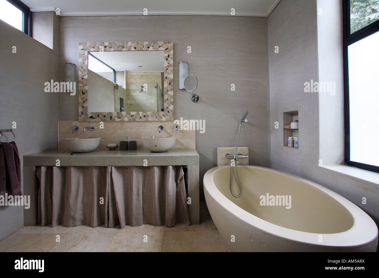 Sud Africa, Cape Town, Camps Bay, bagno di una casa degli architetti Foto Stock