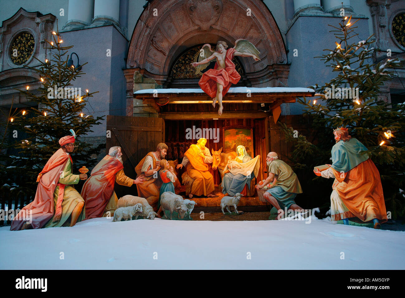 Presepe nella parte anteriore della St Anne Basilica, Altoetting, Alta Baviera, Germania Foto Stock