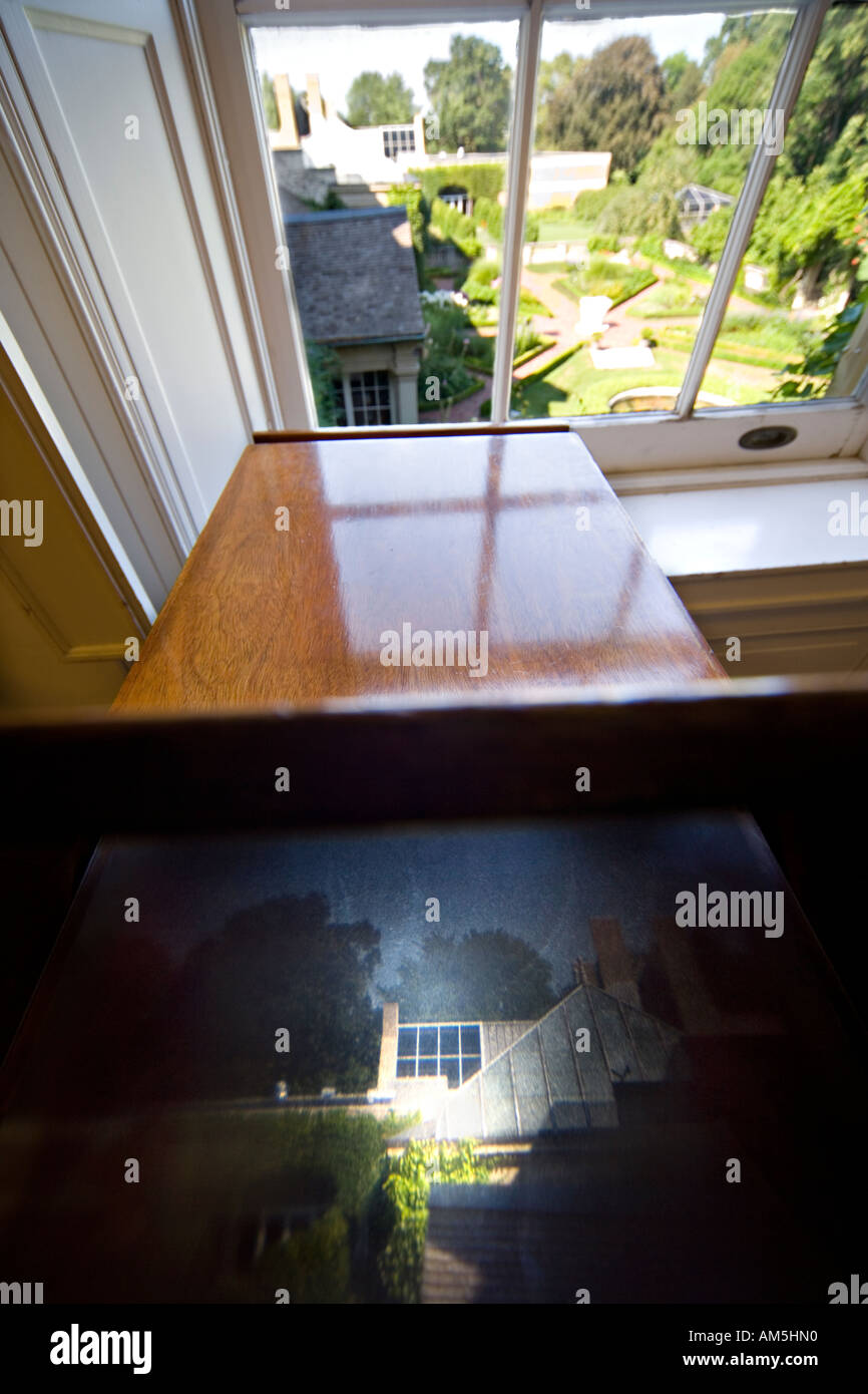 Camera Obscura nel dipartimento educativo di George Eastman House Museum. Vista di un vetro smerigliato immagine del giardino. Foto Stock