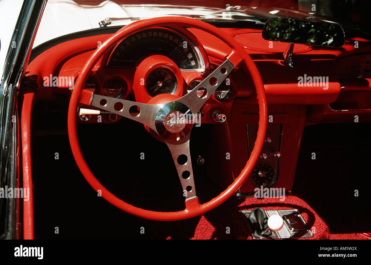 Interni rossi classici di Chevrolet Corvette auto, CALIFORNIA, STATI UNITI D'AMERICA Foto Stock
