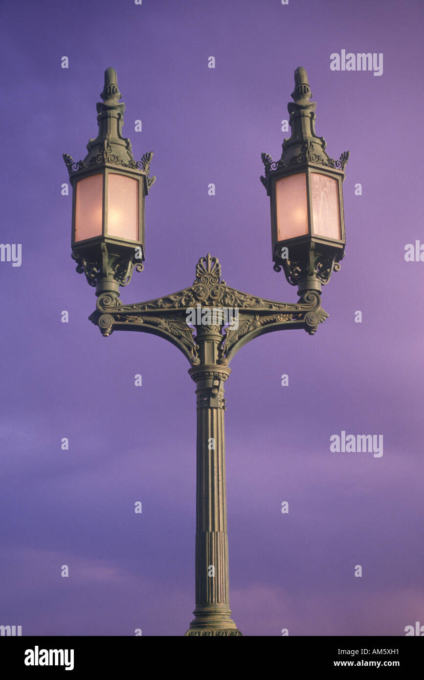 Lampade su London Bridge a Lake Havasu AZ di sunrise Foto Stock