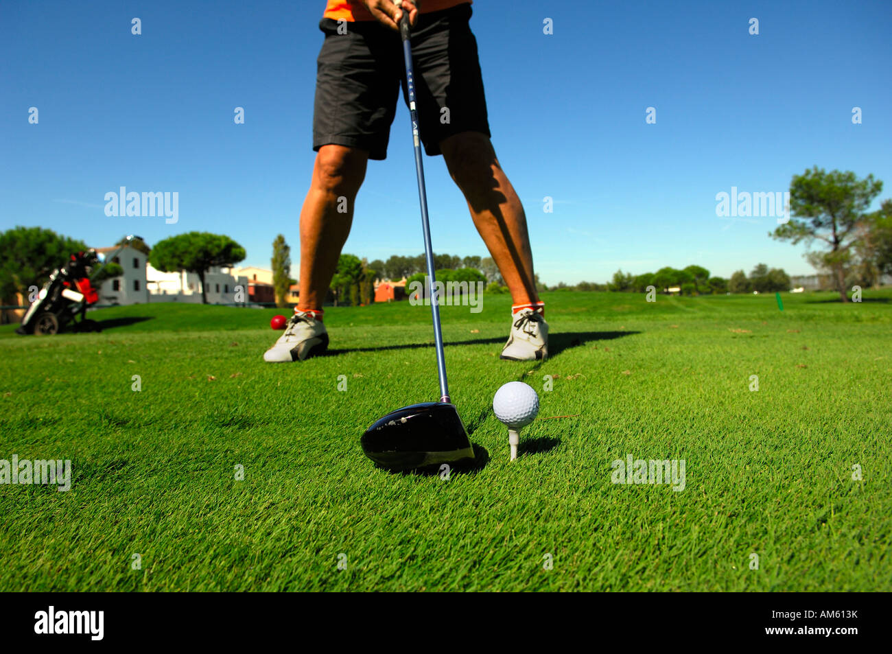 Il Golfer durante il tee-shot, campo da golf, Caorle, Veneto, Italia Foto Stock