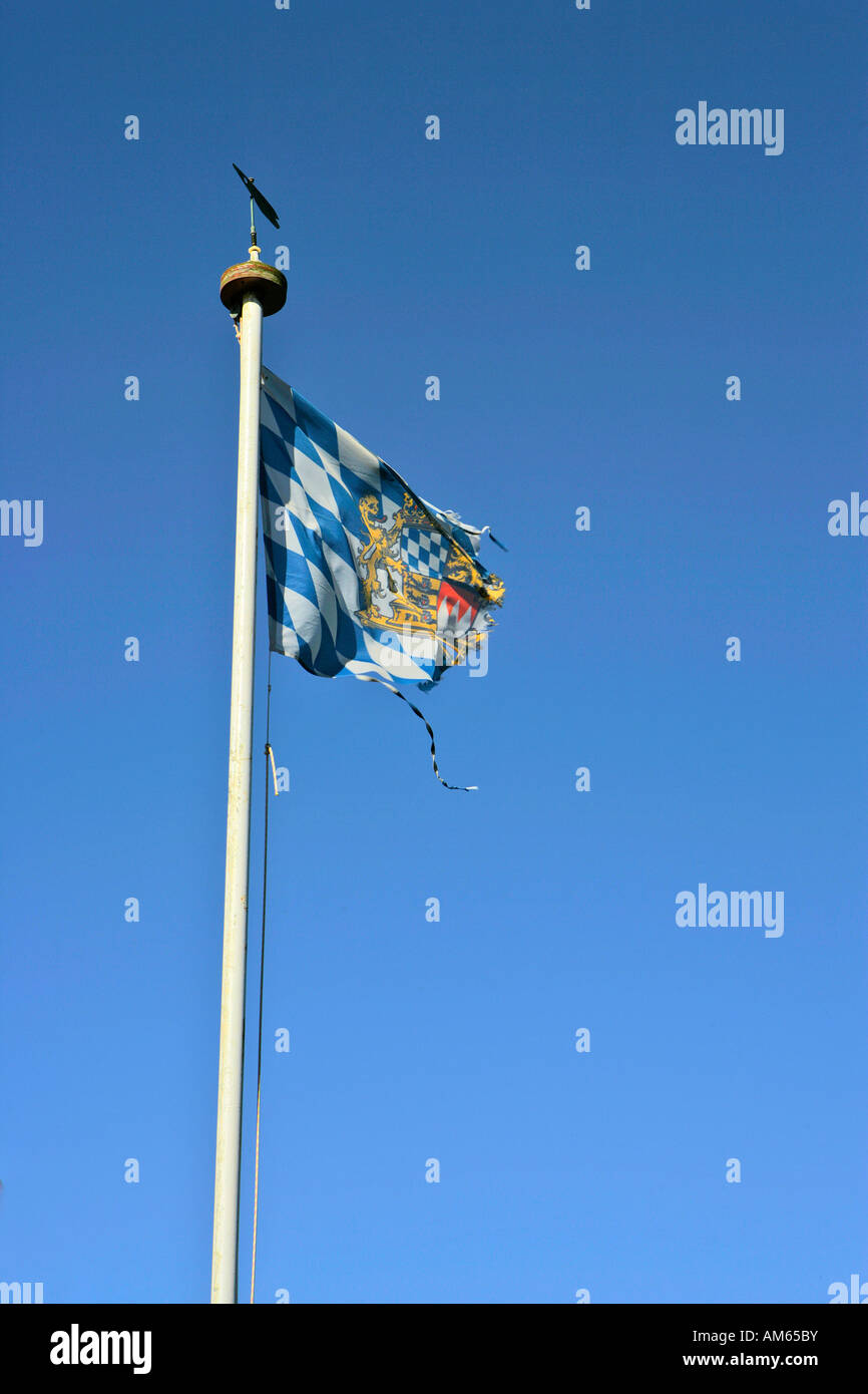 Vestito di stracci bandiera bavarese Foto Stock