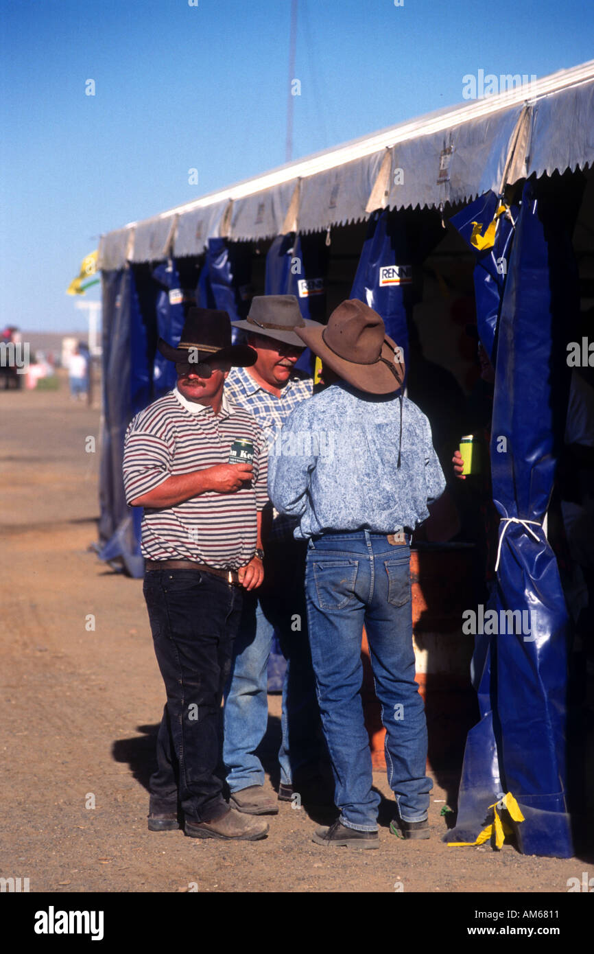 Ottobre 1996 Curdimurka South Australia Australia la Outback Curdimurka palla al di fuori del bar Foto Stock